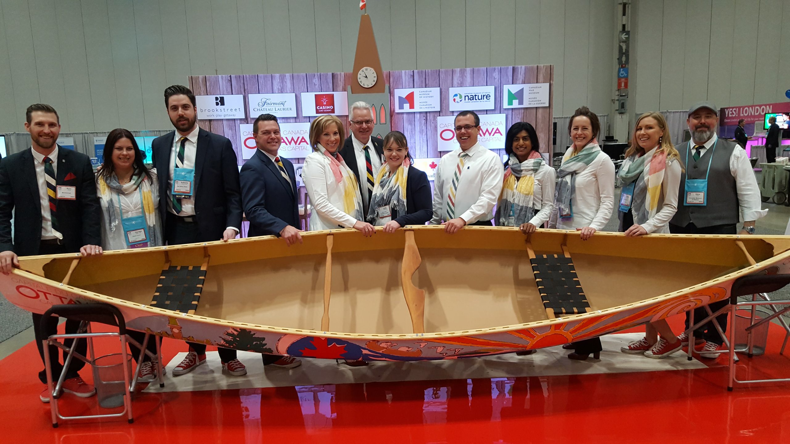 Group of people holding the commemorative canoe
